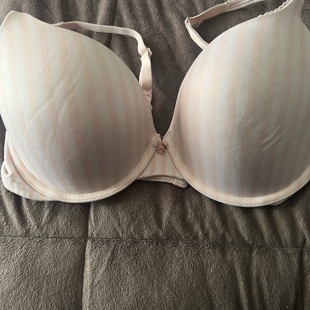 Cute pink and white vs bra